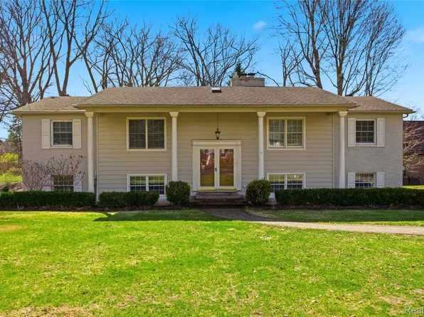 138 Aintree Rd, Rochester, MI 48306