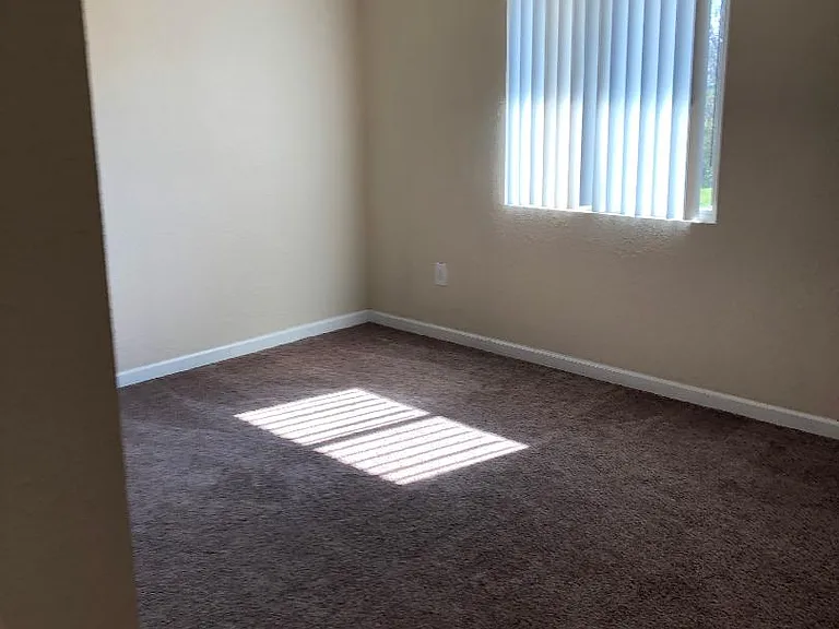 Large bedrooms with Ceiling Fans