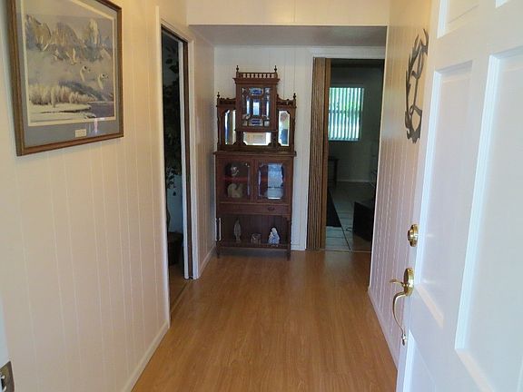 5th image of 724 Skylane Dr N