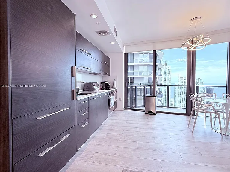 55 SW 9th St #4003 — Photo 5