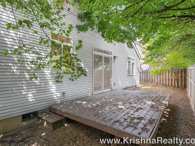19405 SE 33rd St — Photo 20