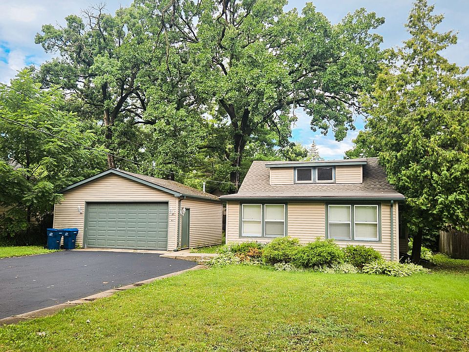 1st image of 40 Oak Knoll Dr