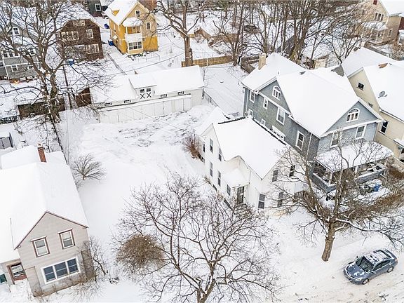 4th image of 176 Caroline St