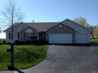 13477 Springhill Ct, Winnebago, IL 61088