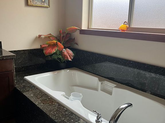 4th image of 5691 Meadow View Ct