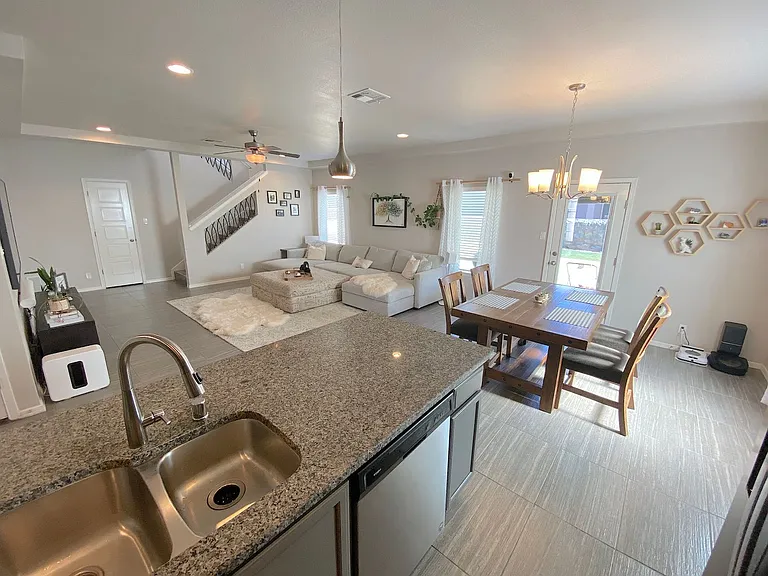 528 Delancey St — Photo 13