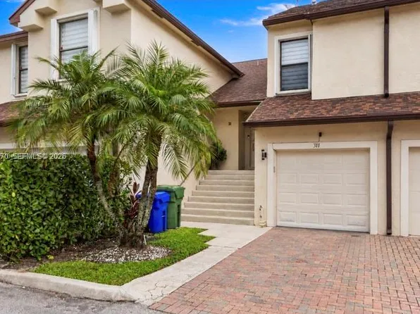 311 SW 95th Ter, Pembroke Pines, FL 33025