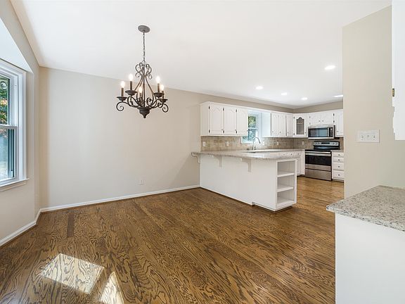 3rd image of 3629 Stratford Ln