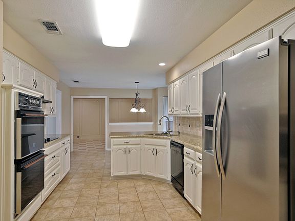 3rd image of 3700 Murphy Dr