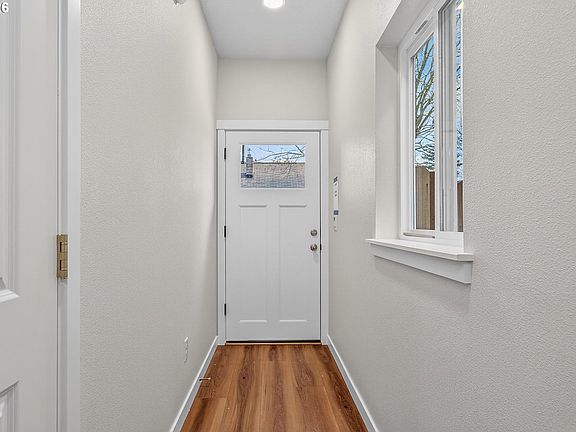 3rd image of 9263 E Burnside St