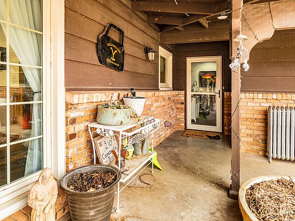 4th image of 210 Comanche Trl