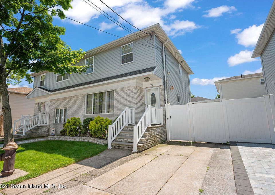 1st image of 22 Greencroft Ln