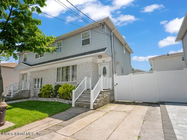 22 Greencroft Ln, Staten Island, NY 10308