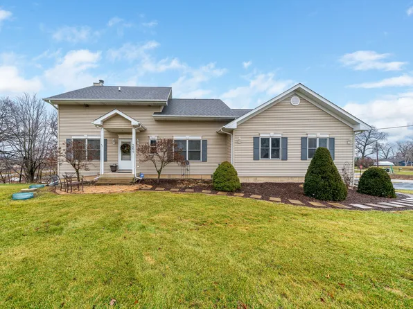 364 Dee Ct, Somonauk, IL 60552