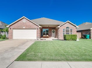 2500 Rookhaven Ln, Yukon, OK 73099