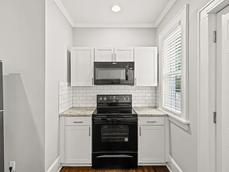 2318 E 7th St #2 — Photo 19