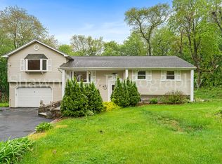 32 Chatfield Dr, Trumbull, CT 06611