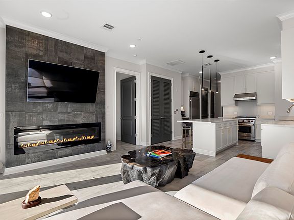 4th image of 3 Somerset Ln Unit 616