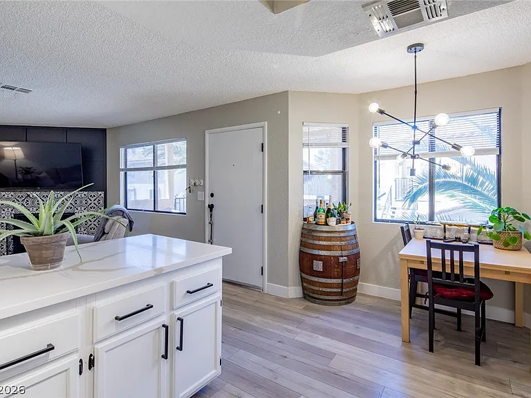 1212 Observation Dr #201 — Photo 3