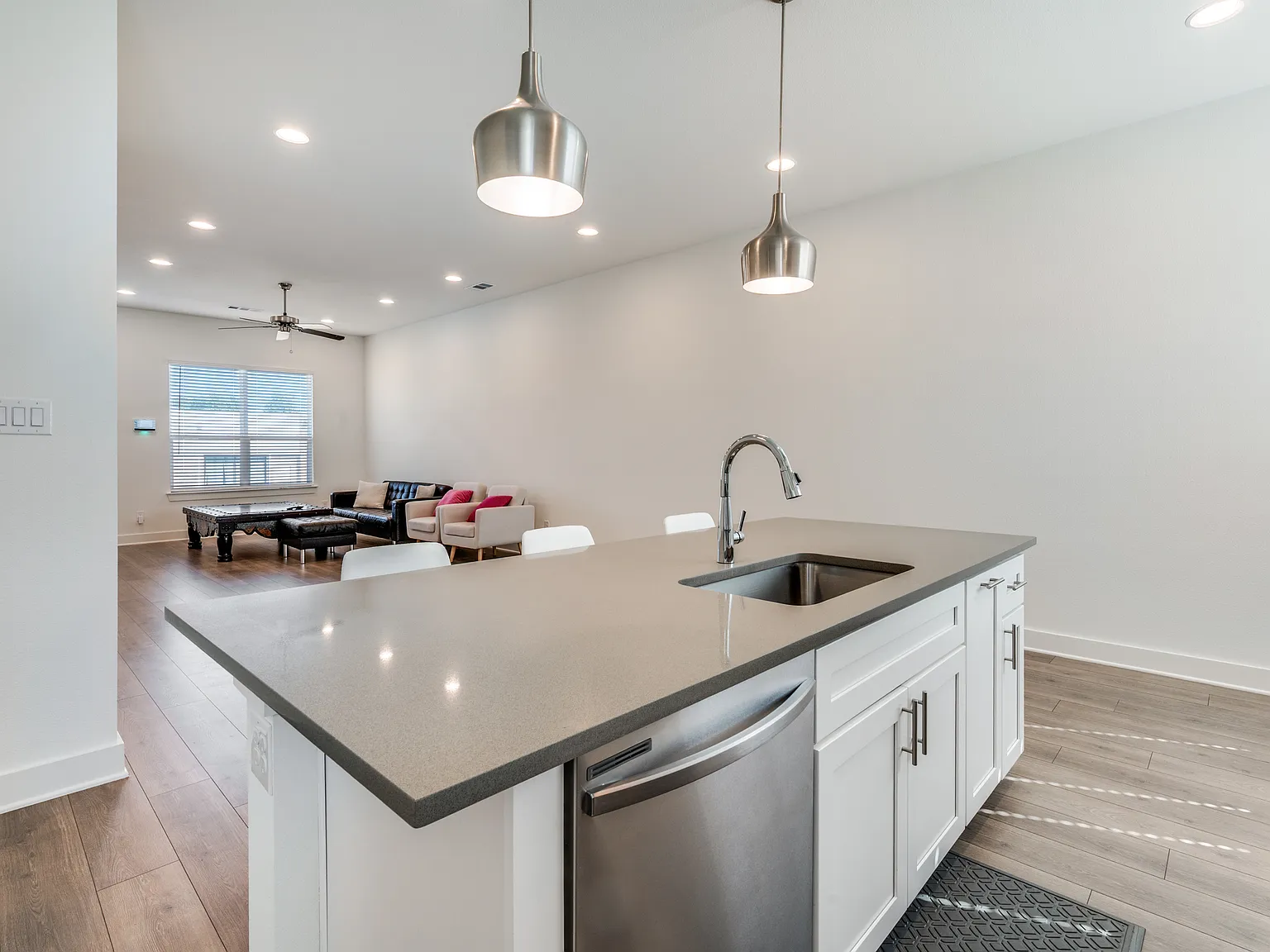3 bed, 1937 sqft, $2,900 — Photo 4