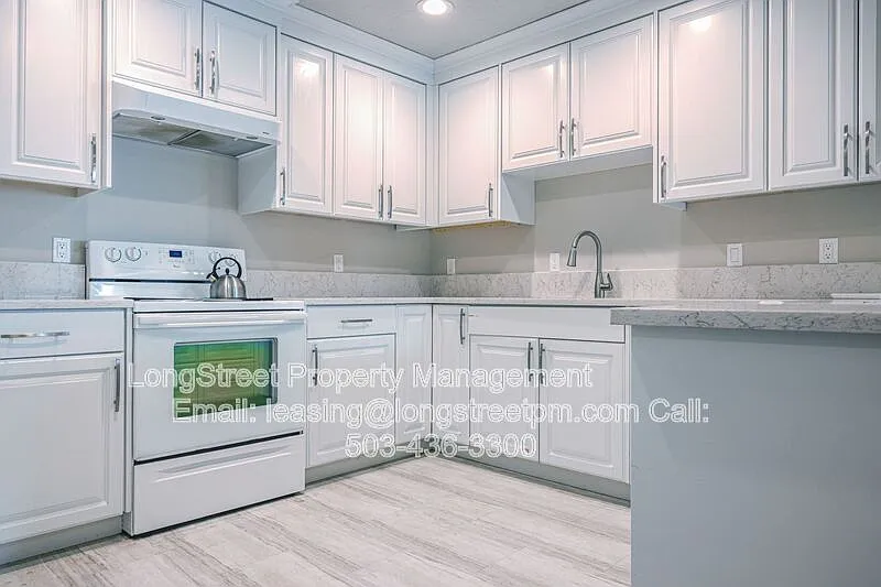 Building Photo - 430 NE 176th Ave