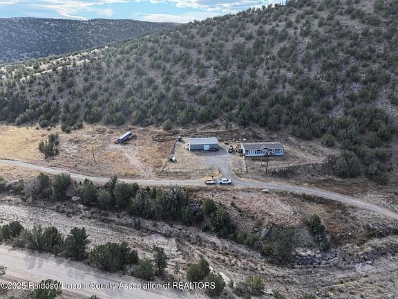 2nd image of 573 Alamo Canyon Rd