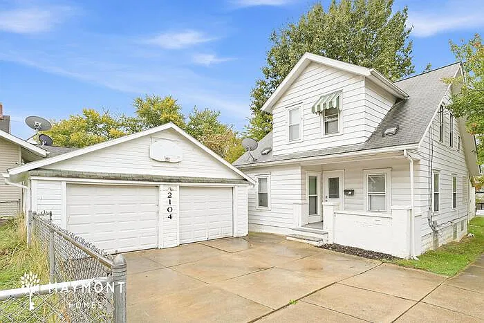 3 bed, 2.0 bath, 1121 sqft, $1,145 — Photo 1