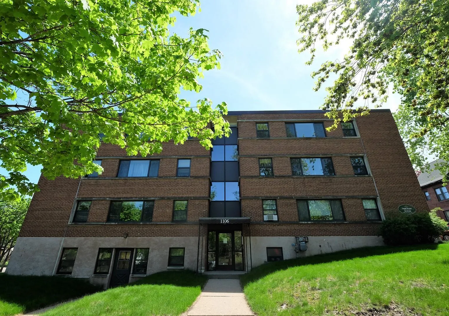 Laurel Terrace — Photo 1