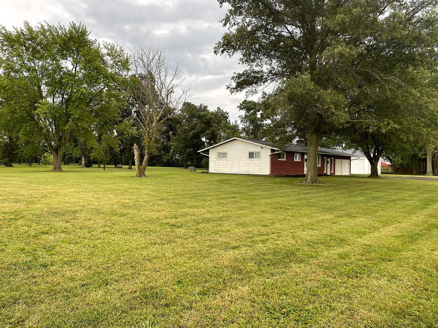 Listing photo 1 for 11048 Ashville Pike