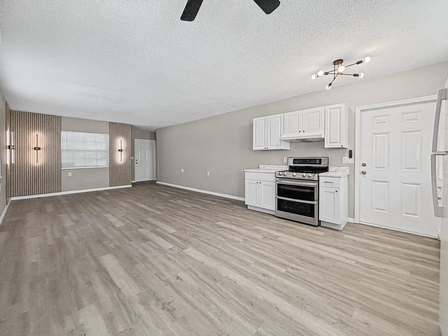 650-652 E Harbor Drive S — Photo 3