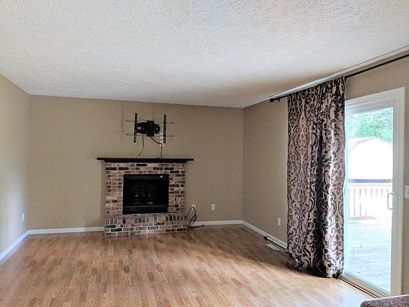 3rd image of 341 Vicksburg Dr