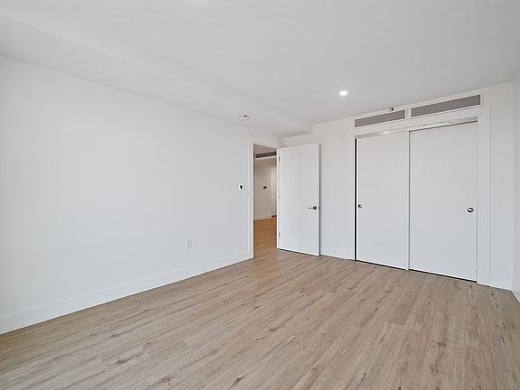 5th image of 2516 37th Ave #4B