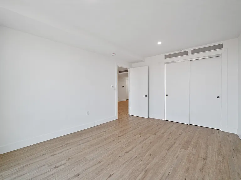 2516 37th Ave #4B — Photo 5