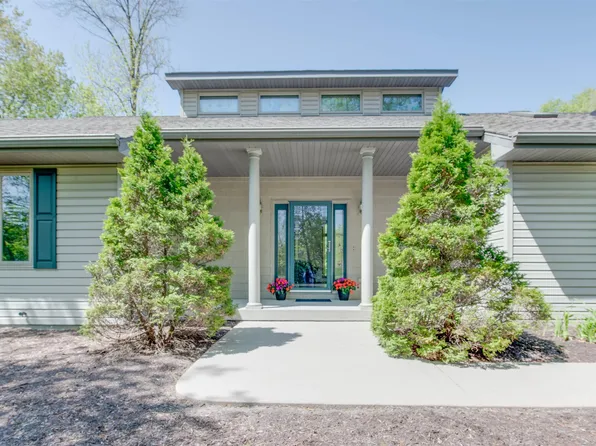 1205 Edwin St, Marinette, WI 54143