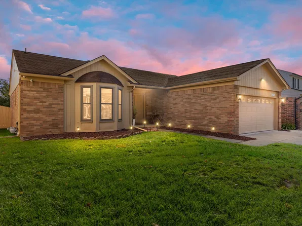 46176 Loveland Dr, Macomb Township, MI 48044