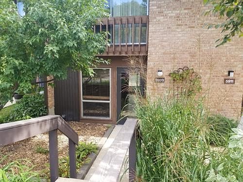 1st image of 5909 Oakwood Dr