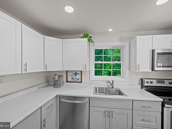 5th image of 511 Harrison Ave