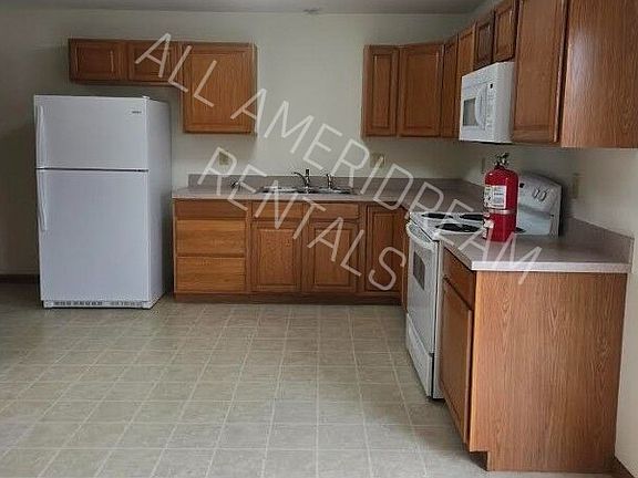 2nd image of 621 Maple St