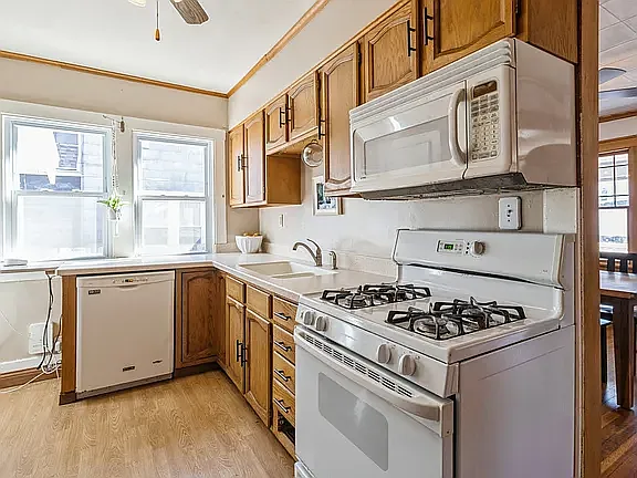 829 Clinton Ave — Photo 6