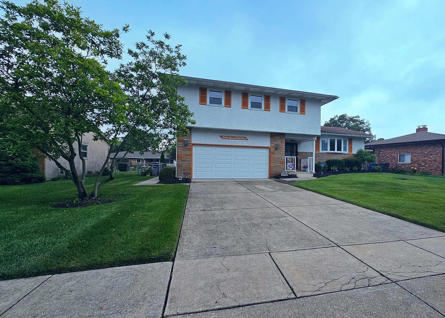 4749 Almont Dr photo 1