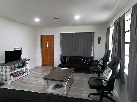 4th image of 2505 Tamarind Dr #B-1