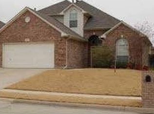 8832 Sunset Trace Dr, Fort Worth, TX 76244