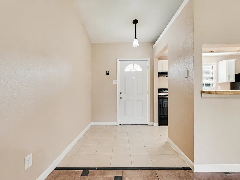 7204 Shadow Bend Dr — Photo 9