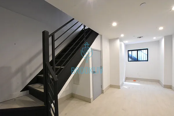 Rented by null | media 6