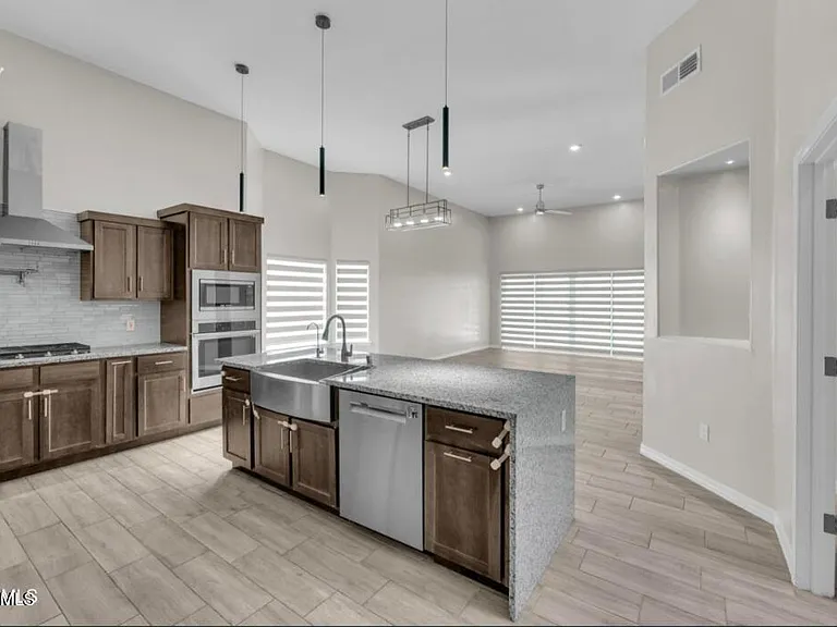13729 Vista Lagos Ave — Photo 16
