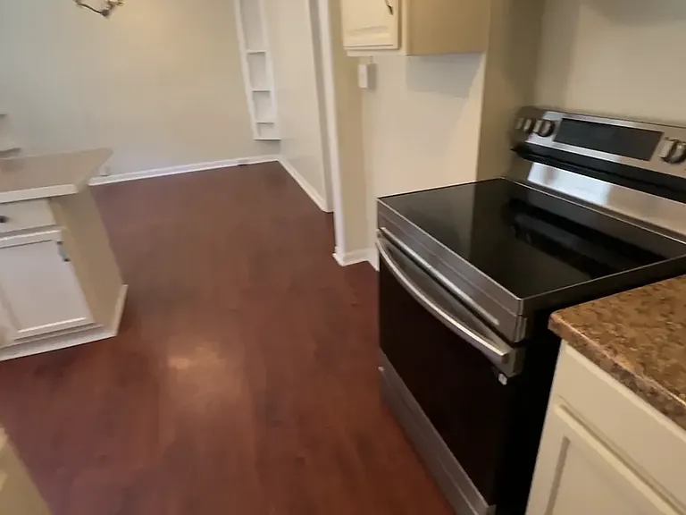 824 Madeline Ln — Photo 3