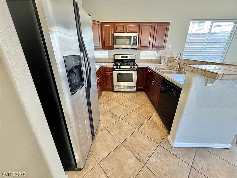 6012 Traviata Ave — Photo 2