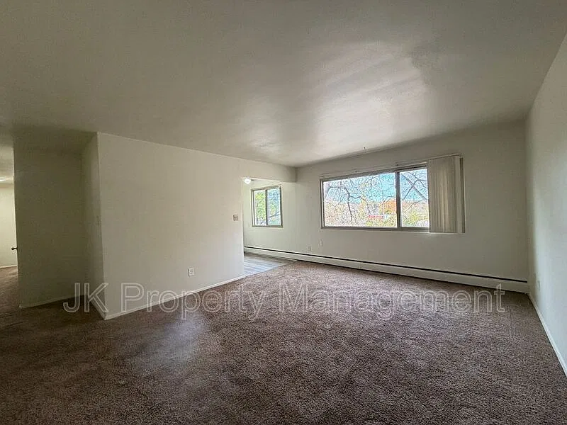 2 bed, 1.0 bath, $815 — Photo 3