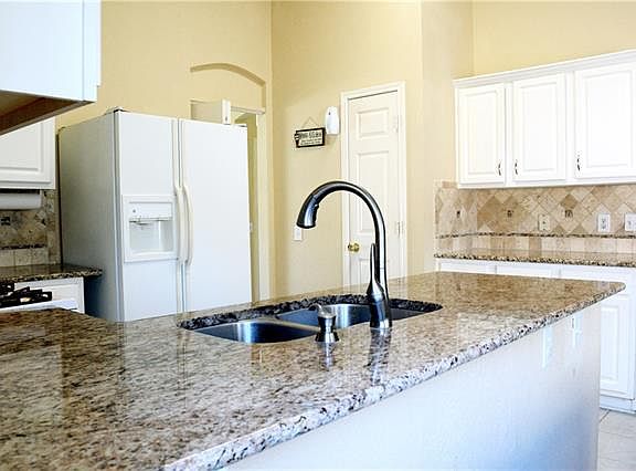 4th image of 1109 Marshall Dr