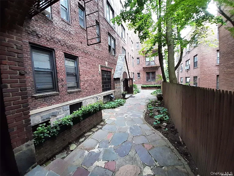 1 Hillside Ave #1A — Photo 29